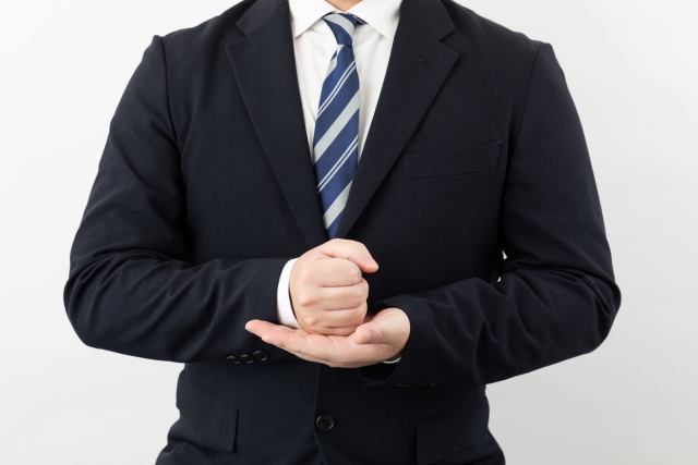 スーツ男性「なるほど」のイメージ (1)