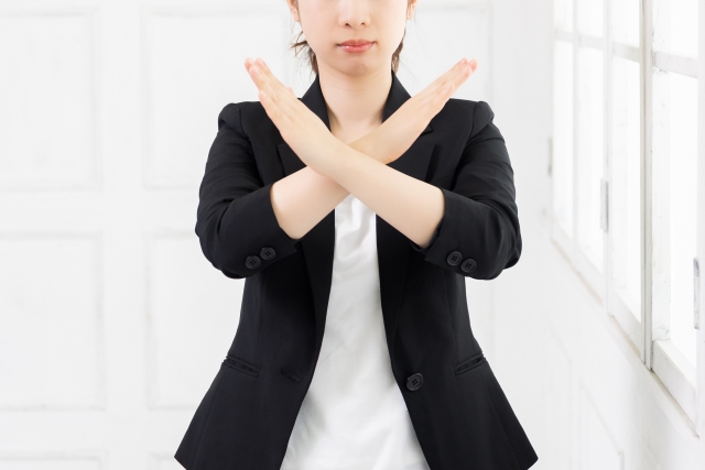 NGジェスチャーの女性